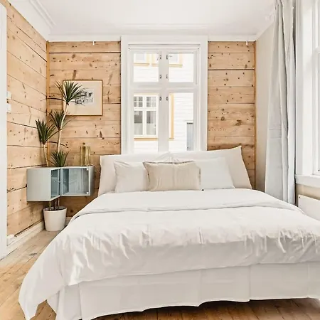 Holiday home Dinbnb Homes I The 1880 Authentic Dream I 500m From Bryggen Bergen