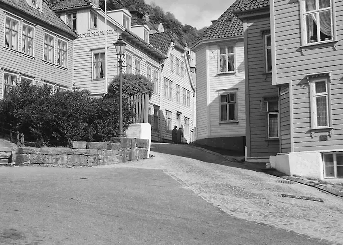 Dinbnb Homes I The 1880 Authentic Dream I 500m From Bryggen * ברגן