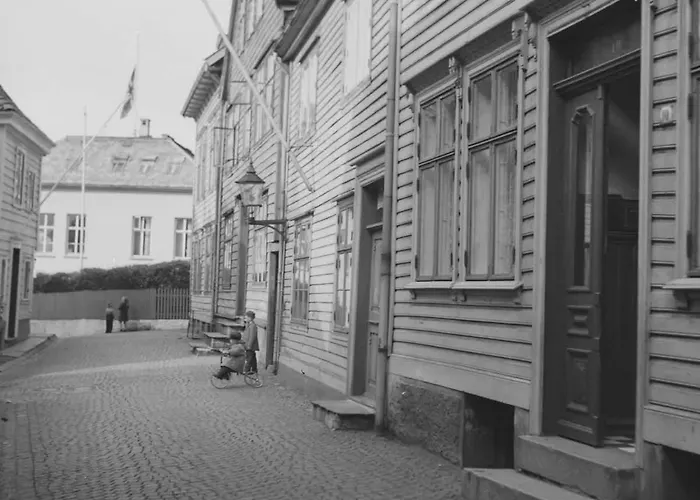 Dinbnb Homes I The 1880 Authentic Dream I 500m From Bryggen * ברגן